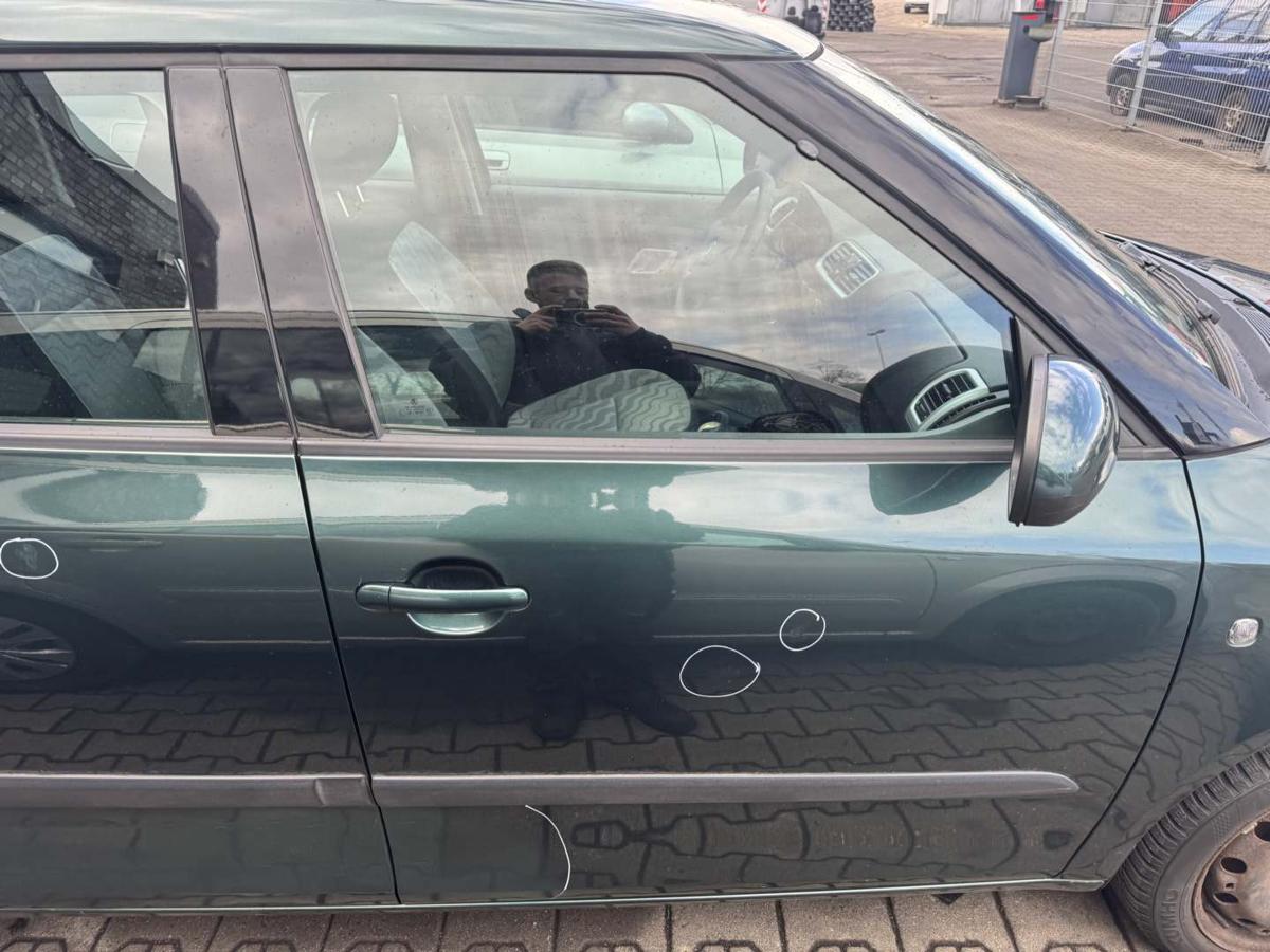 Skoda Fabia 2 original T&uuml;r vorn rechts LF6K Highland Gr&uuml;n Rohbau Bj.2008